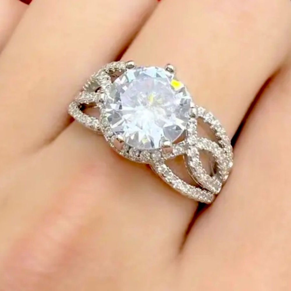 Beautiful 1.5 CT Diamond, Simulated, Engagement, Wedding Ring, Silver plated - Picture 2 of 8